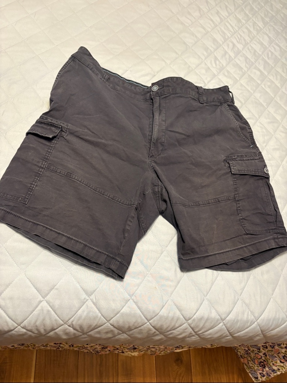 Izod Men's Cargo Shorts in Navy - 42 waist